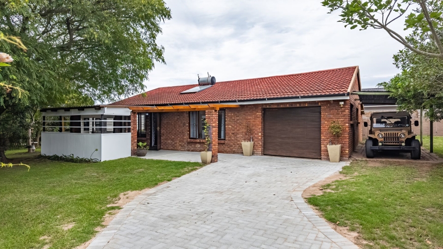 3 Bedroom Property for Sale in Bowtie Western Cape